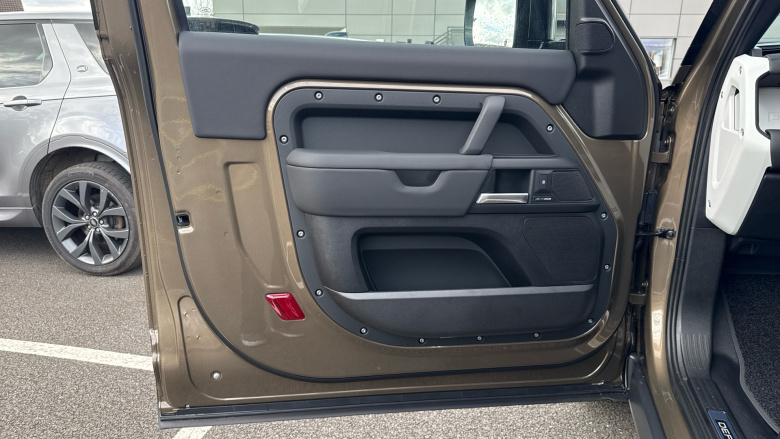 Land Rover Defender 3.0 D250 X-Dynamic SE 90 3dr Auto [6 Seat] Diesel Estate